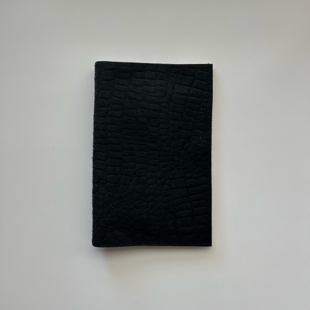 Elegant Black Croc-Embossed Card Holder